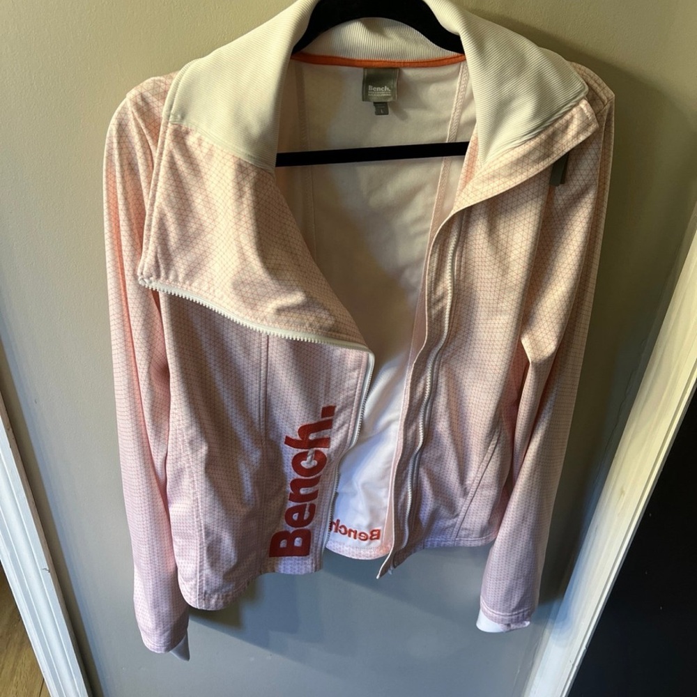 Bench zip up jacket (Large) white and orange coloring